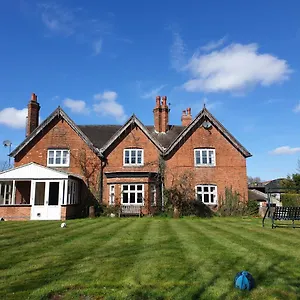 Farm stay Church Farm, Bickenhill